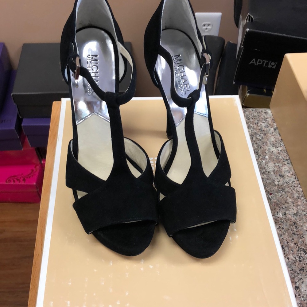 2 Pair Michael Kors Heels - Picture 2 of 6